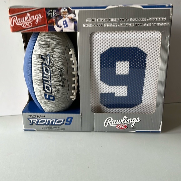 Rawlings Other - Rawlings NWOT Tony Romo Football & Jersey Set One Size Fits All Youth Jersey